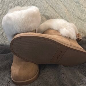Cozy Tan Fur-Lined Women's Boots